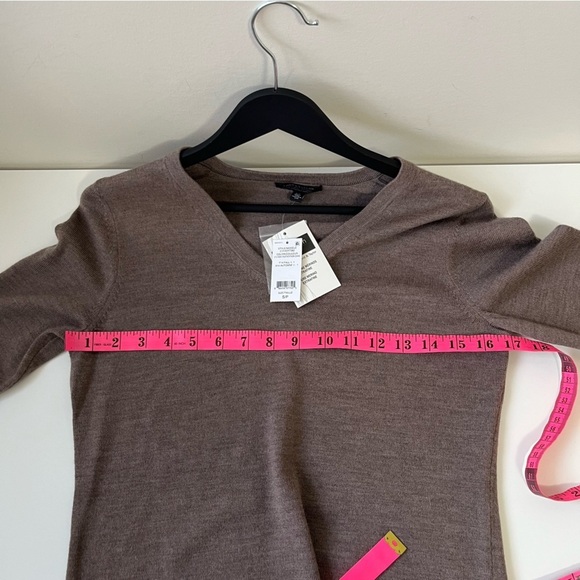 Lord & Taylor 100% Merino Wool V-Neck Sweater Size S - Picture 3 of 10